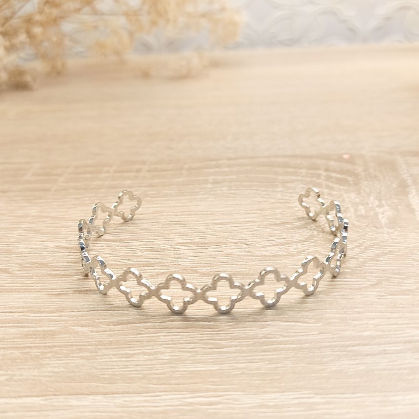 Brazalete Cruces Silueta Relieve Plateado