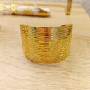 Brazalete Supreme Ancho Relieves Dorado