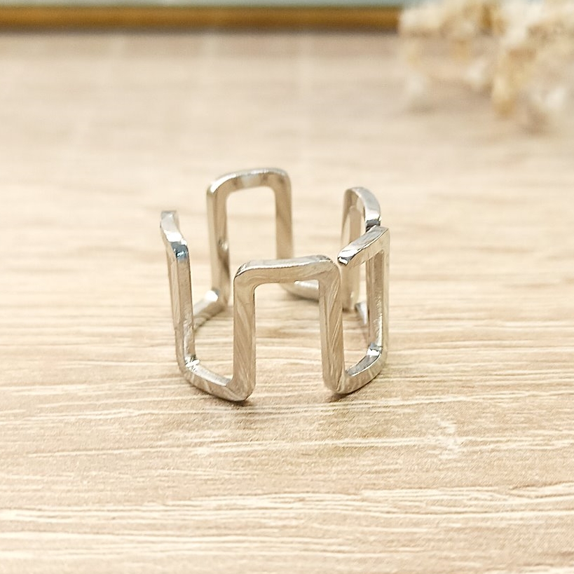 Anillo Geométrico Plateado