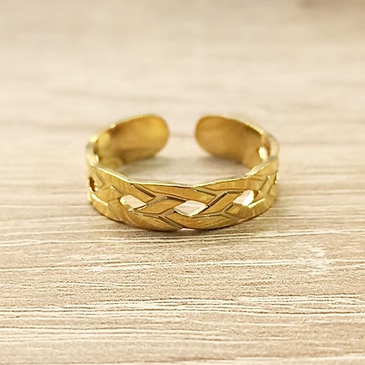 Anillo Trenza Huecos Dorados