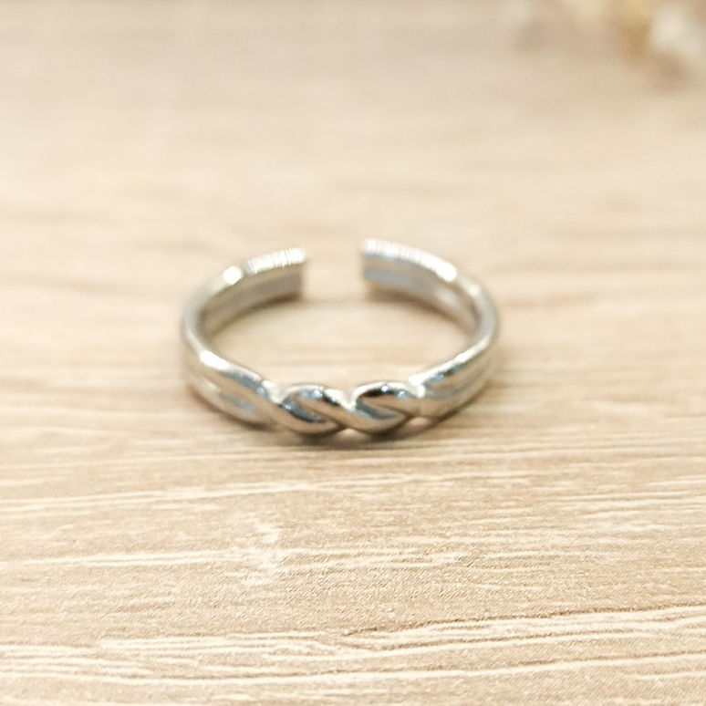 Anillo Fino Entrelazado Plateado