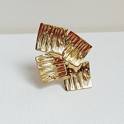 [J250112Y] Anillo Cuatro Cuadrados Relieve Dorado