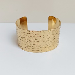 [J250117] Brazalete Ancho Circulitos Relieve Dorado