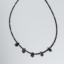 [J250034] Collar Cadena De Pedrería Negro y Dorado con Piedras