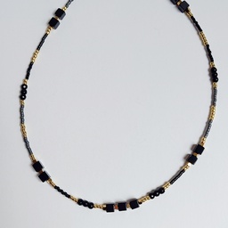 [J25143] Collar Cadena De Pedrería Dorada y Negra
