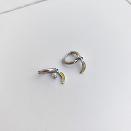 Arito Charm Banana Con Perla Plateado