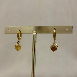Arito Charm Cubo Con Perla Dorado