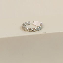 Anillo Fino Entrelazado Plateado